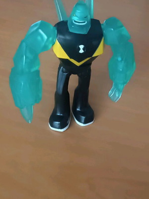 Diamondhead figure from Ben 10 series like new