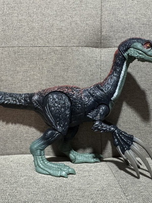 Jurassic World Toys Dominion Slashin Therizinosaurus figure used