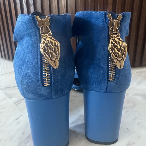Roberto Cavalli blue suede sandal like new, 7.5cm heel size 40