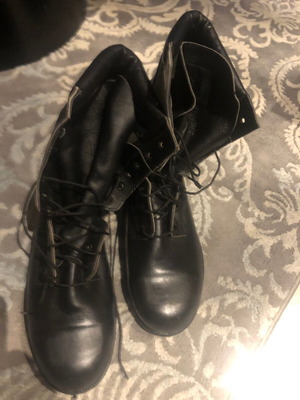 Army boots new, size 13