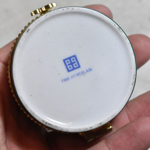 Miniature porcelain jewelry box used with romantic design