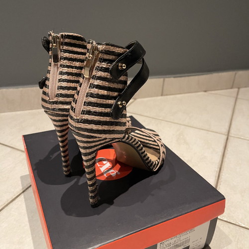 Exe sandal used in very good condition, size 40