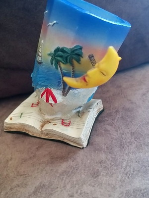 Pencil holder used with moon and spring design