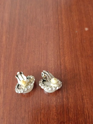 Clip earrings like new