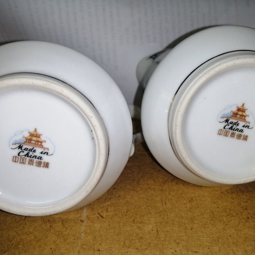 Porcelain milk jugs vintage, like new, set of 2