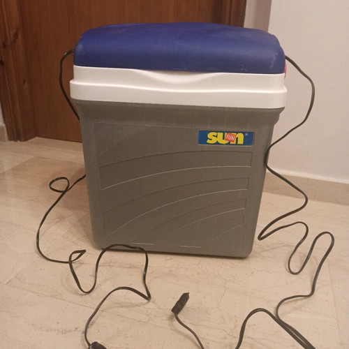 Electric Coolbox E30 electric fridge like new