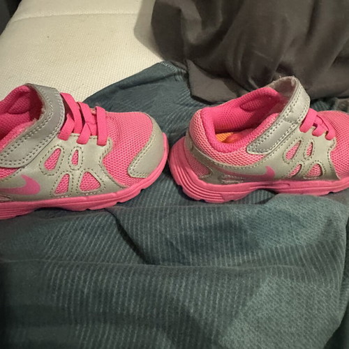 Nike sneakers baby size 22 like new