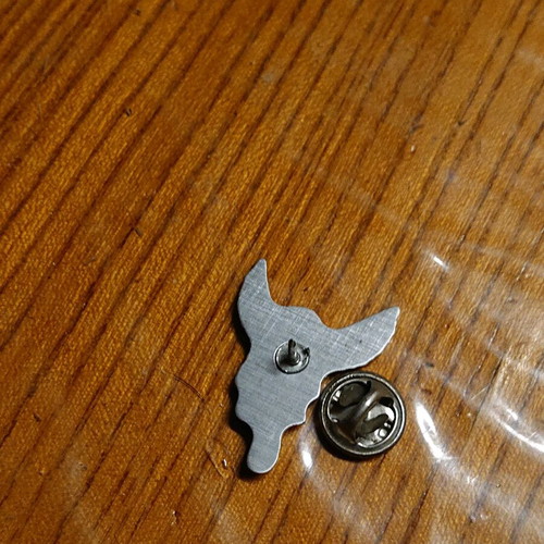 Kid Icarus pin like new, Nintendo 3DS memorabilia