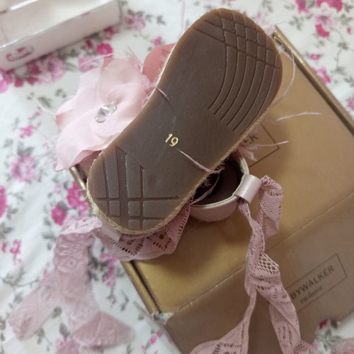 Baby shoe size 19 with box
