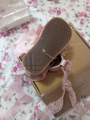 Baby shoe size 19 with box