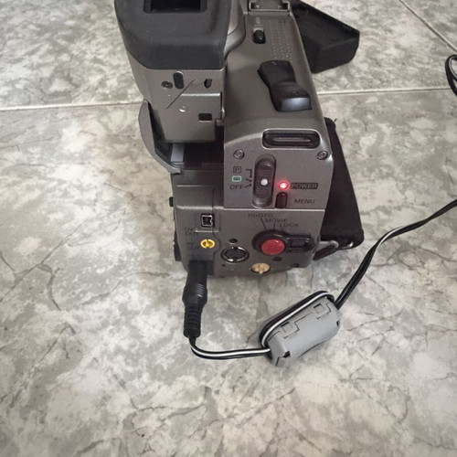 Canon MV200 PAL MiniDV camcorder with 2 batteries, charger, case & sealed tape