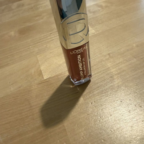 L'Oreal Paris Plump Ambition Hyaluron Lip Oil, shade 650 Nude Macaron