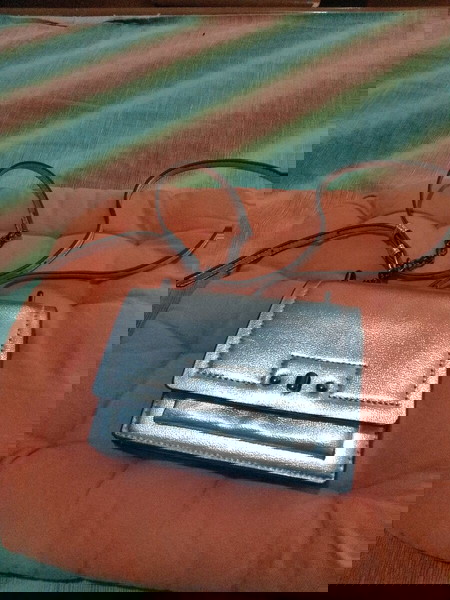 Ασημί τσαντάκι ώμου Accessorize