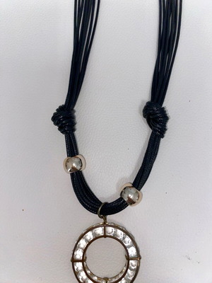 Women's black necklace like new