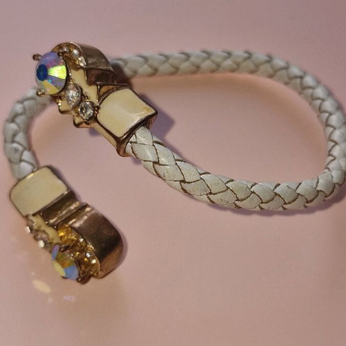 Bracelet made of white leather with gold clasps used