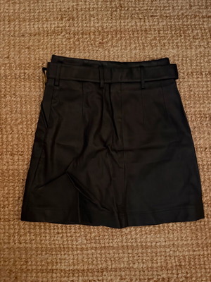Marks & Spencer skirt black new, size 36