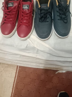 Athletic shoes like new, pack of two, size 47, blue and red