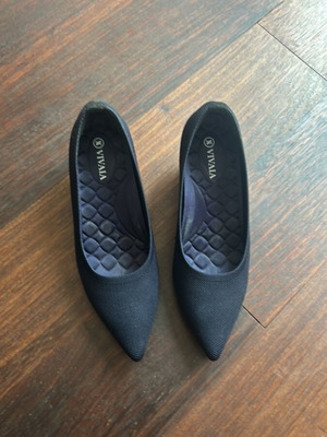 Vivaia blue waterproof pumps like new, size 37, 5 cm heel