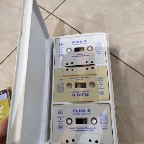 Old cassettes and CDs from French language books