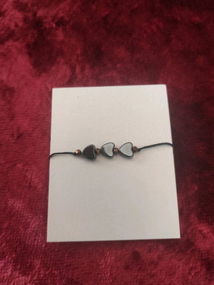 Handmade bracelet with hematite hearts and adjustable size