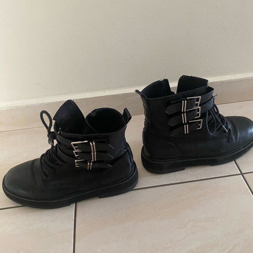 Leather boots like new black with silver buckles