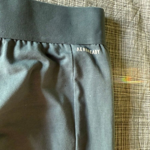 Adidas 3/4 AEROREADY leggings new, gray with red stripes and pocket