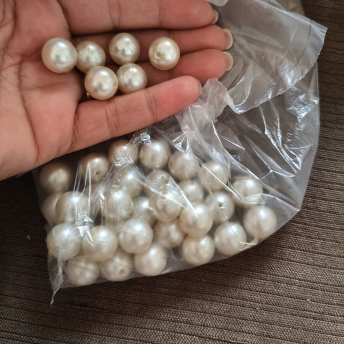 Jewelry Making Materials Set like new, beads and charms