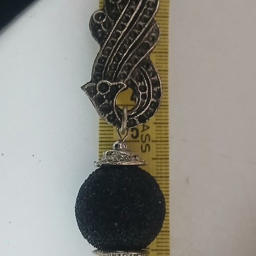 Dangling earrings with clips