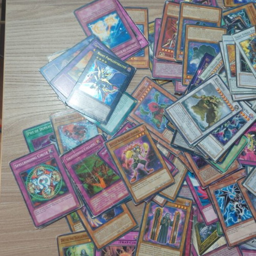 Yu-Gi-Oh trading card game 300+ cards, like new