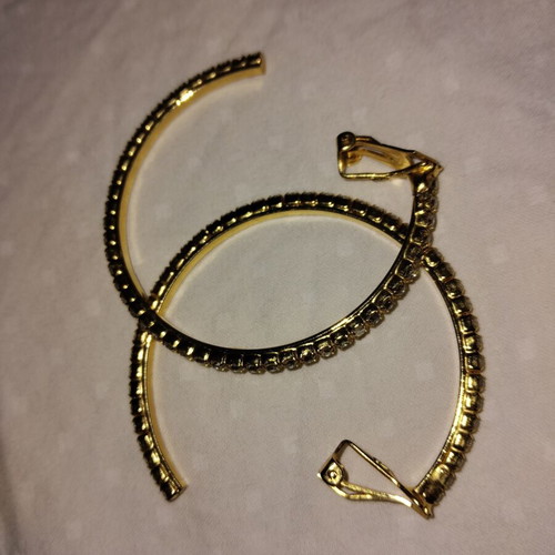 Clip hoop earrings with stones, gold color