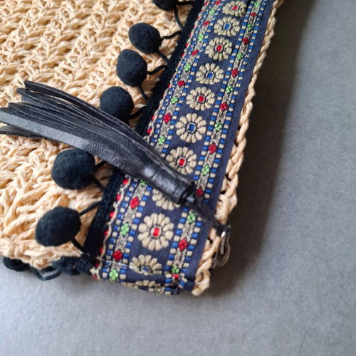 Boho Straw Clutch Bag Achilleas Accessories like new with embroidered trim and tassel