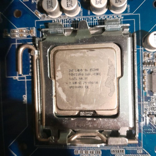 Intel Pentium Dual-Core E5300 processor used