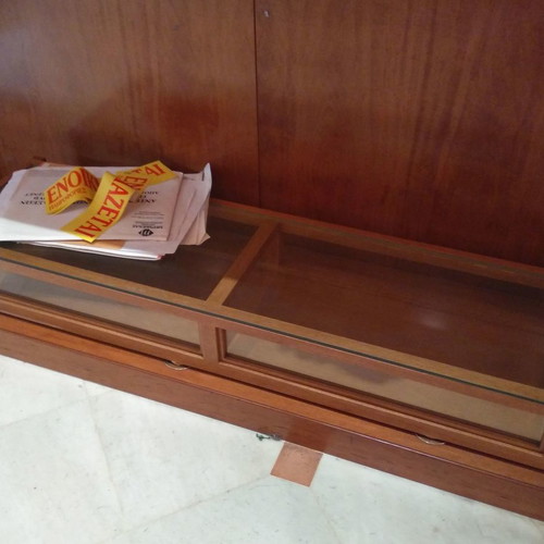 Store furniture used in excellent condition