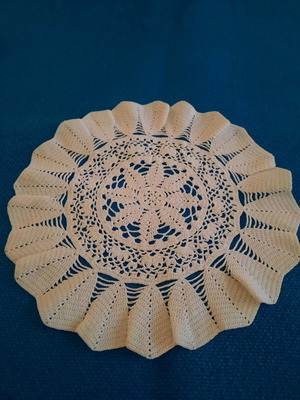 Vintage handmade knit in like new condition diameter 0.22