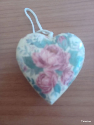 Plastic decorative heart used