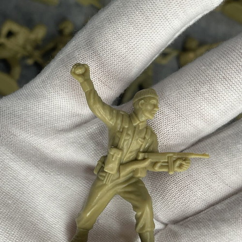 Vintage Airfix military figures like new