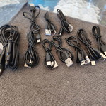 10 καλώδια φόρτισης USB Type-C και ένα τριπλό καλώδιο