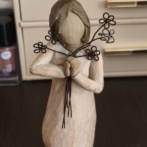Willow Tree figurine like new