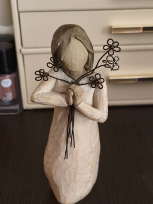 Willow Tree figurine like new