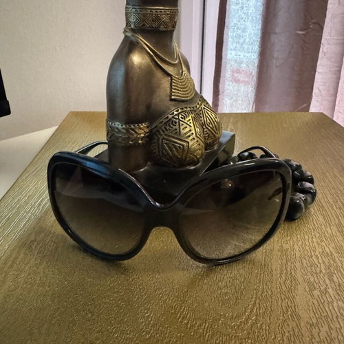 Givenchy sunglasses like new, black
