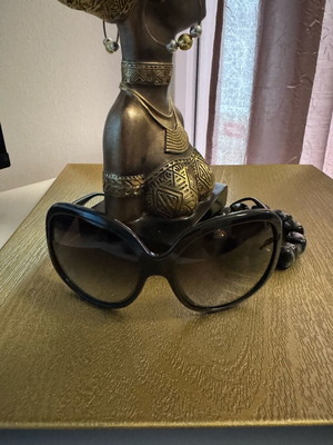 Givenchy sunglasses like new, black