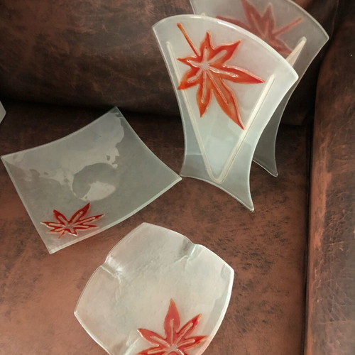 Vintage set of 3 glass decorations with maple leaf design like new