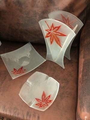 Vintage set of 3 glass decorations with maple leaf design like new