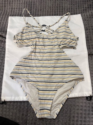 One-piece swimsuit like new with cut out details and cups, size M