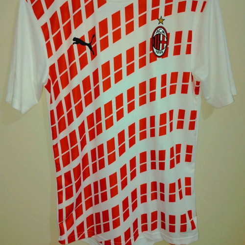 Milan small shirt in like new condition authentic