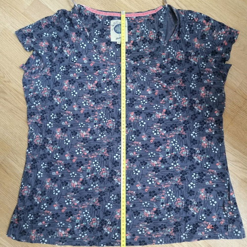 Mantaray cotton top blue like new with large neckline size 18