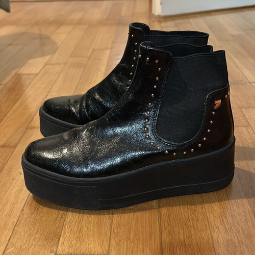 Boots size 36 like new, black