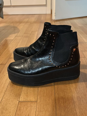 Boots size 36 like new, black