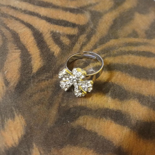 Oriflame flower ring new, silver color