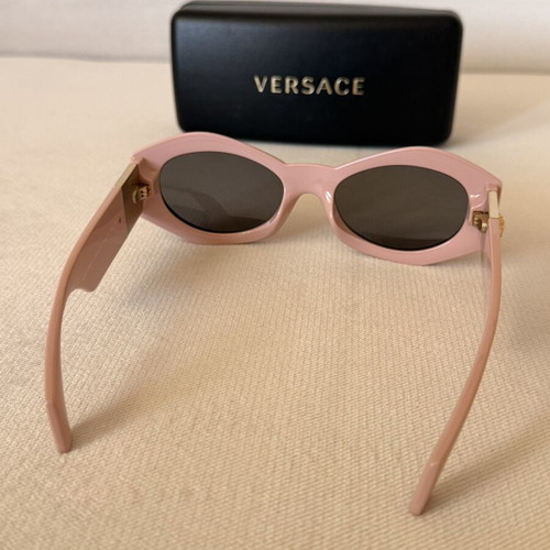 Versace VE4466U sunglasses like new, pink with Medusa detail